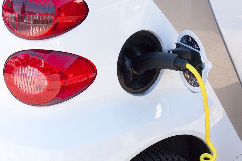 Koncerny energetyczne inwestują w samochody na prąd 